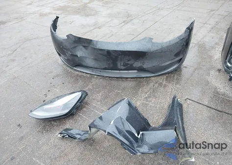 2024 Tesla Model Y Long Range Dual Motor All-Wheel Drive z USA, uszkodzony, nr VIN 7SAYGDEE9RA265508